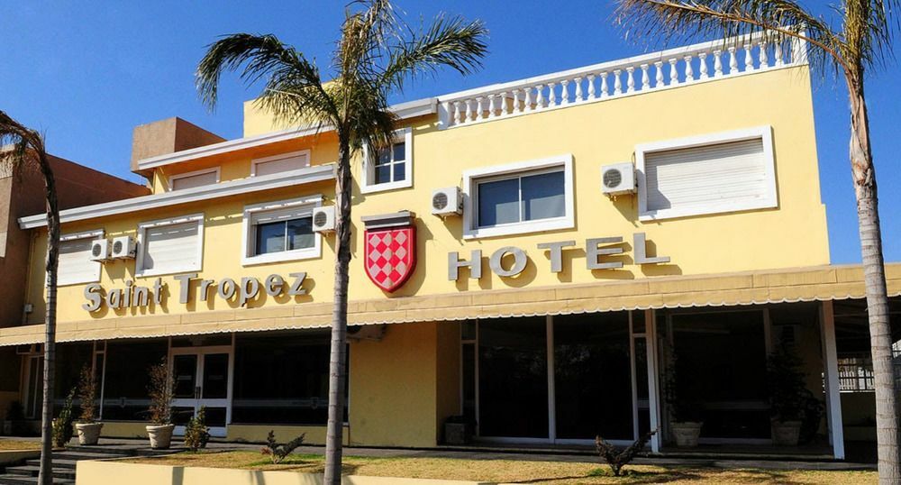 Hotel Saint Tropez Вілья-Карлос-Пас Екстер'єр фото